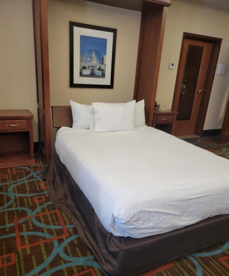 Wingate By Wyndham St Louis Airport Hotel Saint Ann Luaran gambar