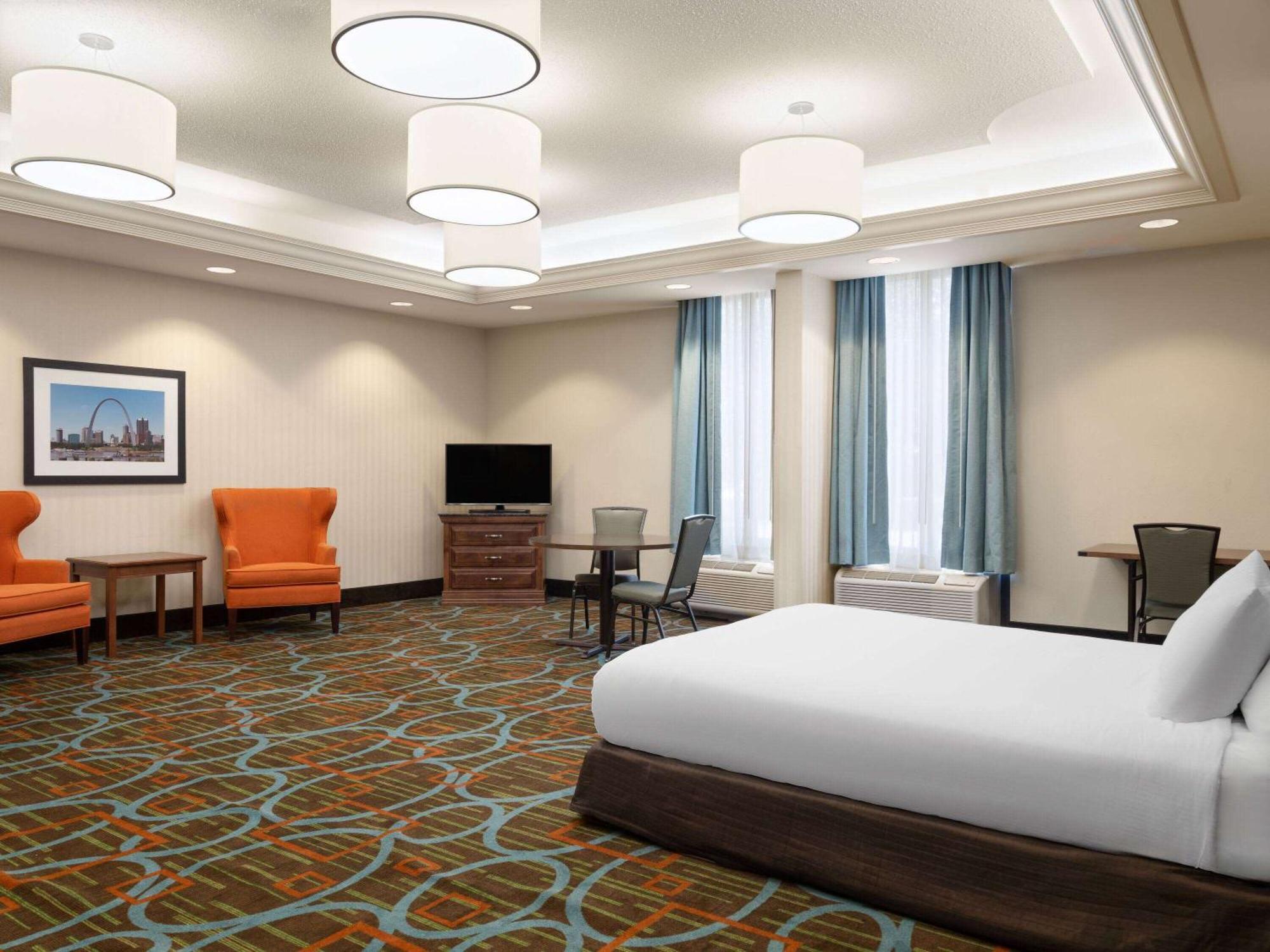 Wingate By Wyndham St Louis Airport Hotel Saint Ann Luaran gambar